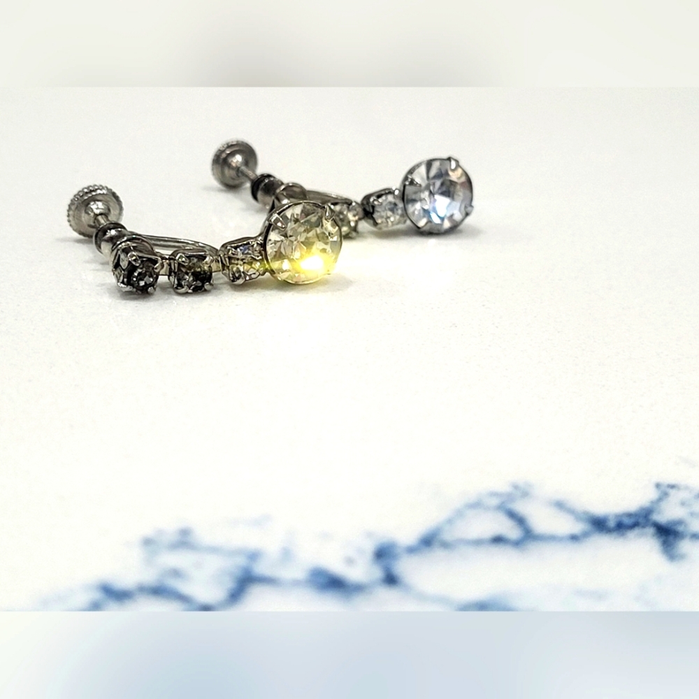 VINTAGE SPARKLY SCREW BACK EARRINGS
